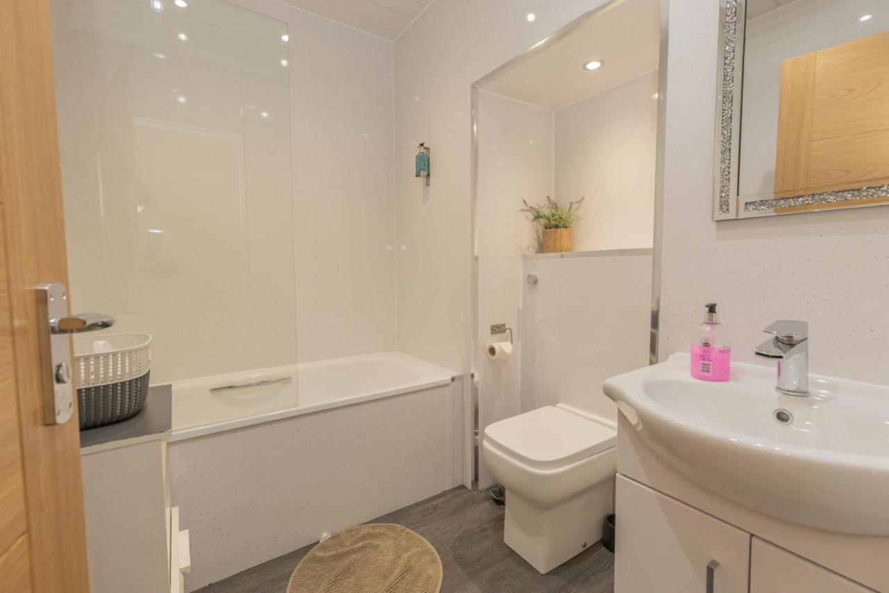 New 3-Bedroom Apartment Close To City Centre Edinburgh Exterior photo